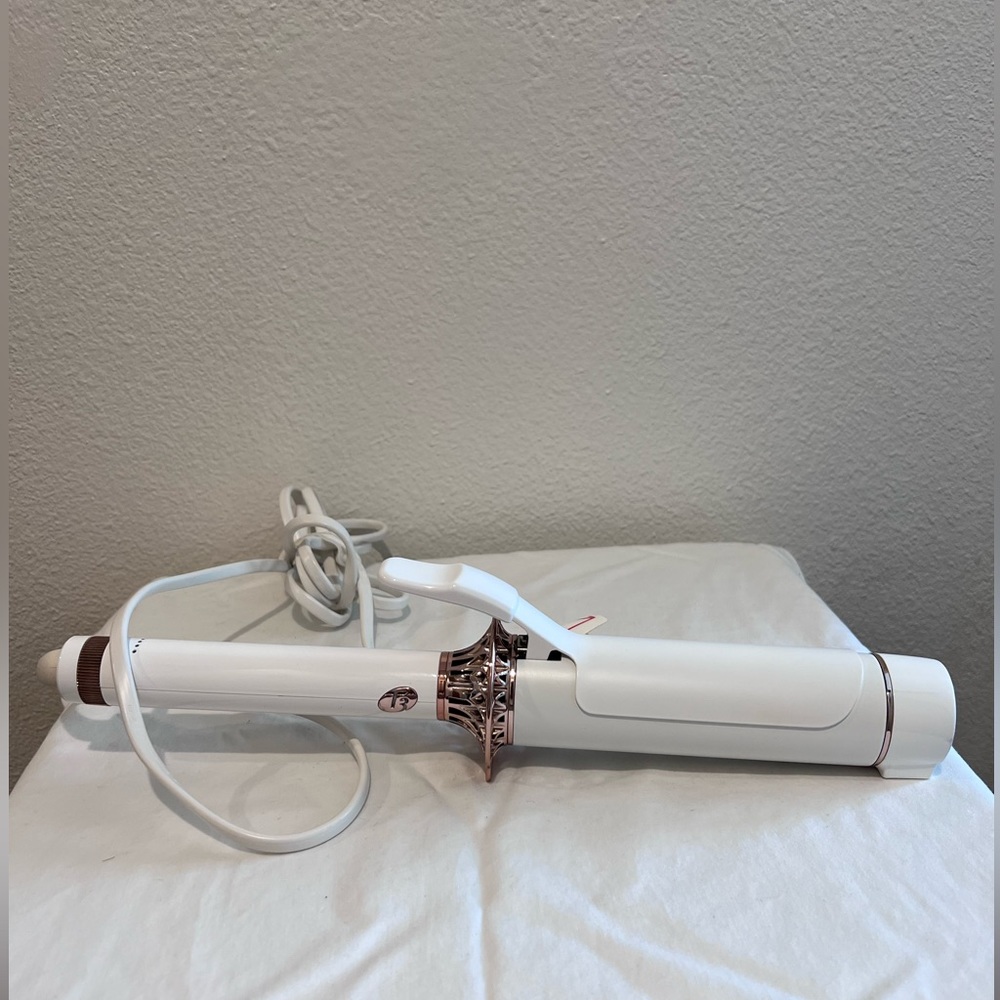 T3 Body Waver styling iron 1.75 inch.